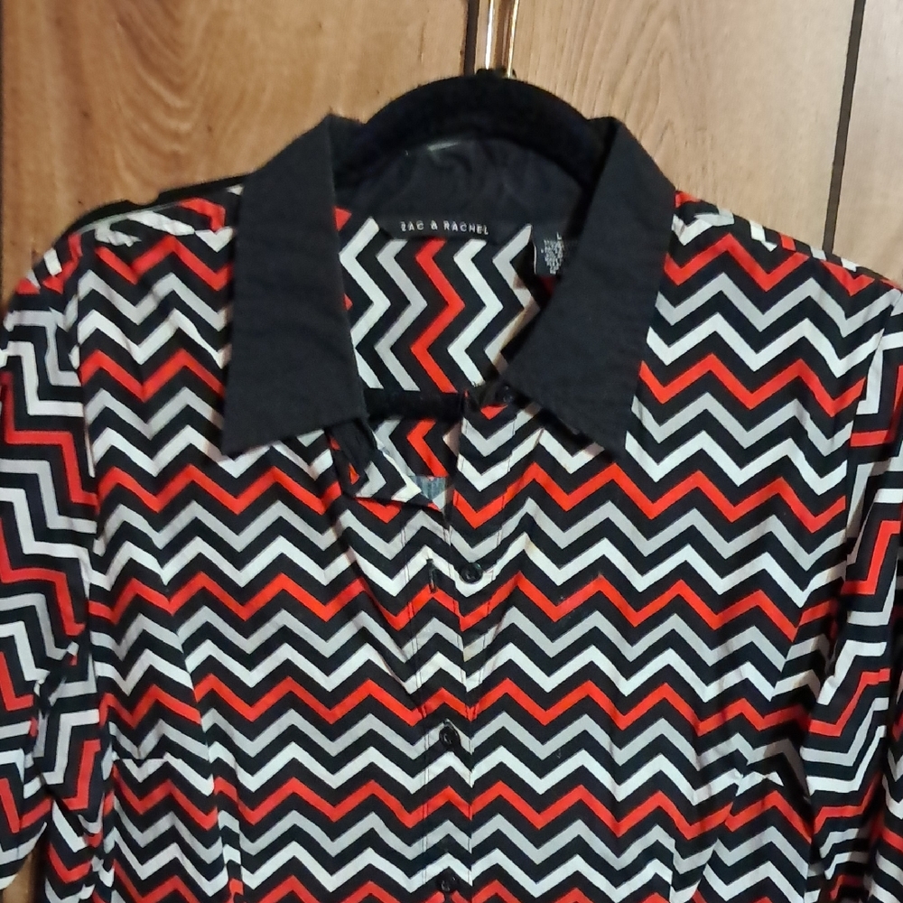 Zigzag Patterned Blouse with Black Collar - image 1